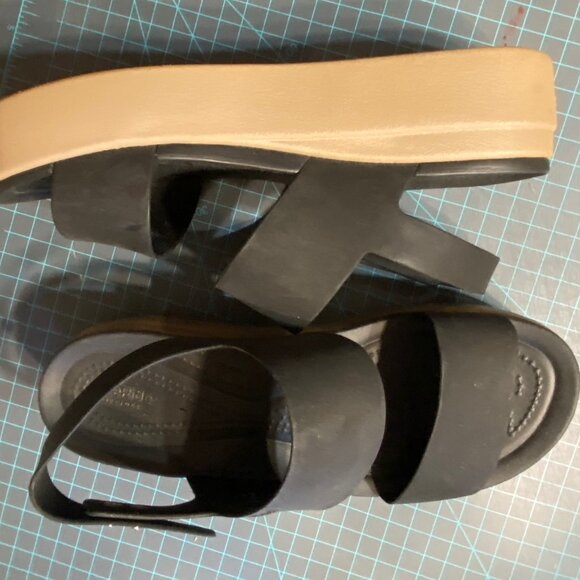 CROC Womens Brooklyn Low Wedge Black/Mushroom Size 10 - Picture 2 of 4